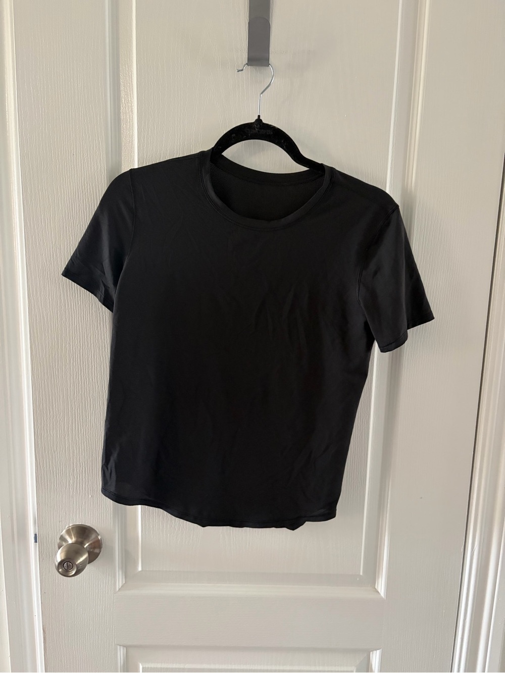 Lululemon workout top Women’s Black Short-Sleeve Crewneck Tee size small